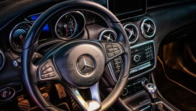 Mercedes с нова функция: Плащането ще се случва с пръстов отпечатък