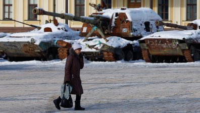 Сибирски студ в Киев и региона: Едни мръзнат, други се забавляват (СНИМКИ)