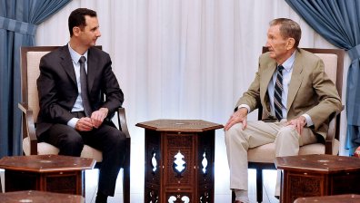 Почина бивш американски министър и адвокат на Саддам Хюсеин