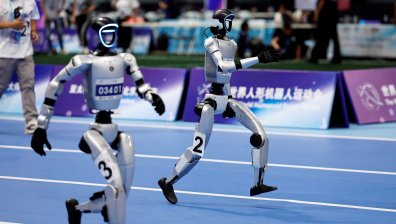 Човекоподобни роботи мерят сили в спортен мегасблъсък (+СНИМКИ)