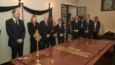 Положиха тленните останки на цар Фердинанд в криптата на двореца "Врана“ (+СНИМКИ)