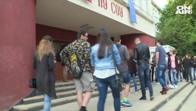 МОН отчете: По-добри резултати на матурите в сравнение с миналата година