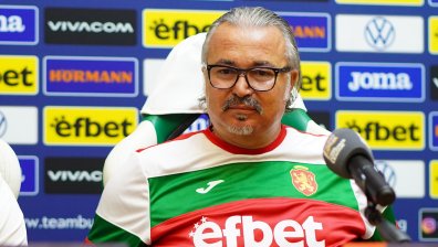 Ясен Петров поема "Ботев" (Пловдив)?