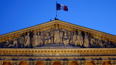 Удар по Макрон и нова криза във Франция - отстраняват премиера Байру