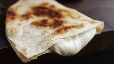 Рецепта по турски: Гьозлеме със сирене и кашкавал