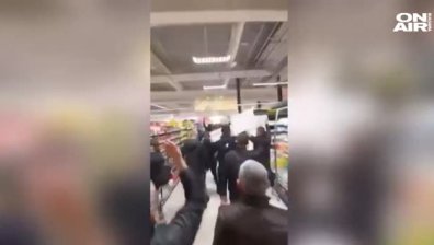 Ресторантьори нахлуха в търговска верига в Кърджали