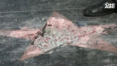 Счупиха звездата на Доналд Тръмп на "Алеята на славата"