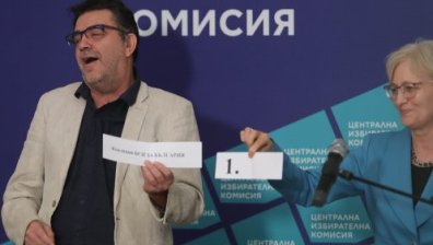 "Лесно се помни", "Късметлийски номер": Как партиите разчетоха жребия на ЦИК