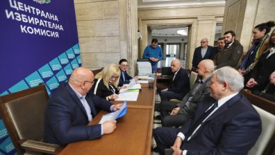 ГЕРБ призова ЦИК да отмени решението за броенето на машинния и хартиения вот