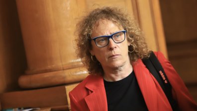 Издирваният британец подпали страстите в НС, депутат избяга в тоалетната