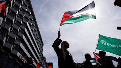 Трима полицаи са ранени при пропалестински протест в Лондон