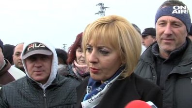 Мая Манолова застана зад протестиращите миньори от Бобов дол