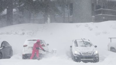 Снежна буря парализира САЩ, на места натрупа 70 см сняг