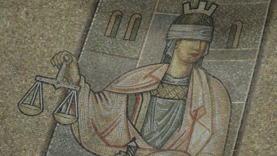 Повдигнаха обвинение на 14-годишното момче от Пловдив, убило майка си