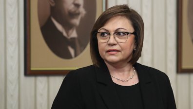 Нинова: Радев се паникьоса, че сглобката може да му отнеме службите
