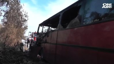 Автобус се запали на главен път Е-79