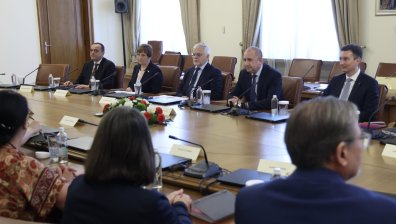 Радев: Развиваме съвременна научна инфраструктура, за да останат младите в България