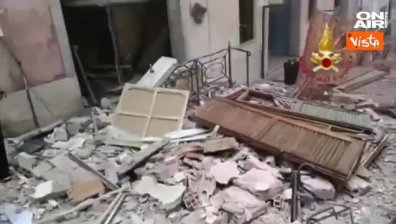 Трима души са пострадали при експлозия в кметството на Рока ди Папа