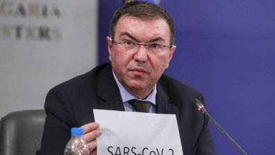 Здравният министър проверява първия изнесен кабинет за ваксини