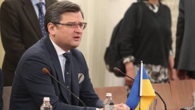 Кулеба натисна депутатите за помощта за Украйна, отхвърли предложението за каски