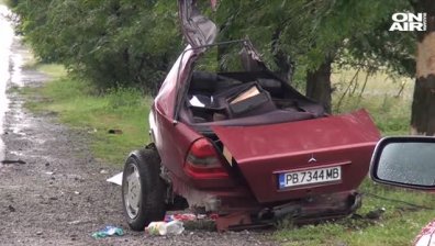 Млада жена загина след зверска катастрофа в дърво