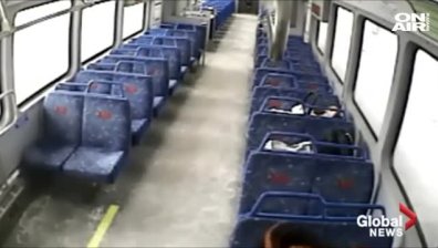 Баща излиза да пуши - бебето във влака, влакът тръгнал