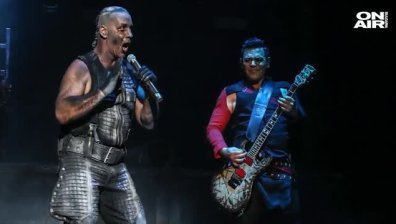 Провокация: Китаристите на Rammstein се целунаха на сцената (видео)
