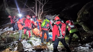 Сняг, скали, паднали дървета и реки бориха спасителите за турист от Троянския балкан (+СНИМКИ)