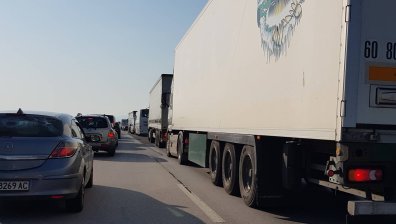 Катастрофа на "Тракия" причини километрично задръстване