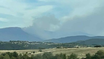 Пожарът в парк "Рила" се разраства, огънят стигна подножието на връх Исмаилица