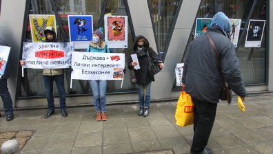 Собственици на имоти в "Нове Хоумс" протестираха пред сградата на ЕК