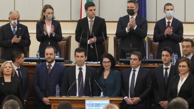 Светът подхожда към кабинета "Петков" с умерен оптимизъм