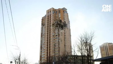 Възстановиха блок в Киев, уцелен от ракета, жител: Живеехме на строежа, никой не се оплака