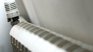 Евростат: Почти 1/3 от българите не могат да си плащат сметките