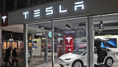 Мъск обяви кога трябва да се купи кола от Tesla