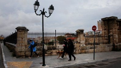 Гърция премахва изискването за изпращане на SMS при излизане навън