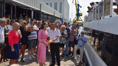 Стефани Кирякова стана кръстница на новия туристически кораб на Бургас (СНИМКИ)