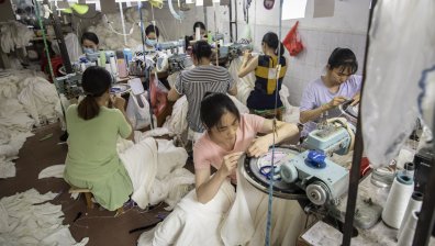 Стиска ли ѝ на Европа да се сбогува с евтиното производство в Китай?