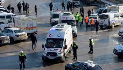 Загинал и 12 ранени при катастрофа с военна кола в Турция