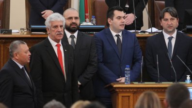 12 нови депутати положиха клетви в парламента (+СНИМКИ)