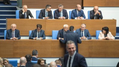 Вотът на недоверие влиза в НС, опозицията търси 121 гласа