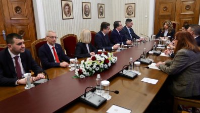 Йотова към ПП-ДБ: Ако петимата кандидати за премиер ви слушат, и петимата ще се откажат