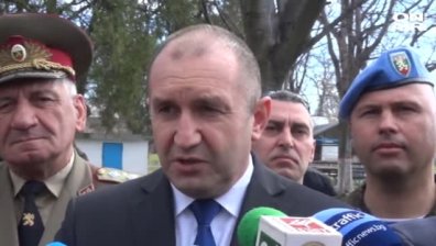 Румен Радев поздрави Путин за категоричната победа