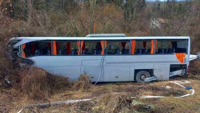 Спасение през счупените стъкла на автобуса, жена е с черепно-мозъчна травма