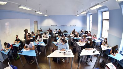 Удължиха строгите мерки в Италия, карантината за българи остава