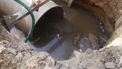 Зарязан строеж в Пловдив: Пълни се с вода, носи се смрад, опасност от зарази
