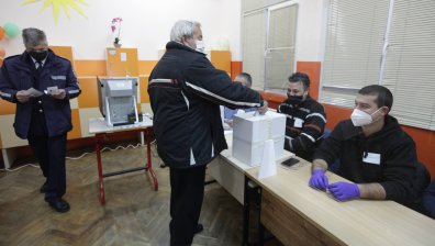 "Галъп": 4% избирателна активност към 9 ч., 1,1% не подкрепят никого