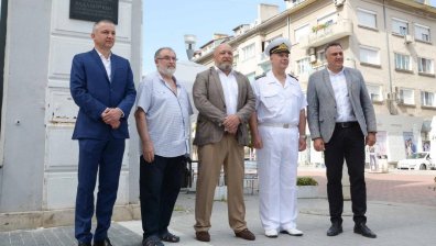 Кралев се включи в честването на 142 г. от Освобождението на Варна