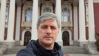 Владимир Карамазов се завръща на сцената на Народния театър