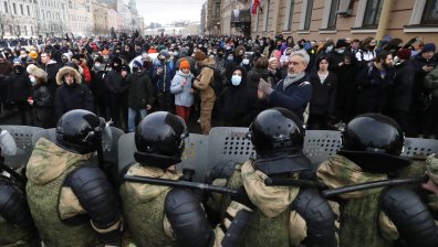 Москва под блокада заради протестите: Затвориха метростанции, ограничиха движението
